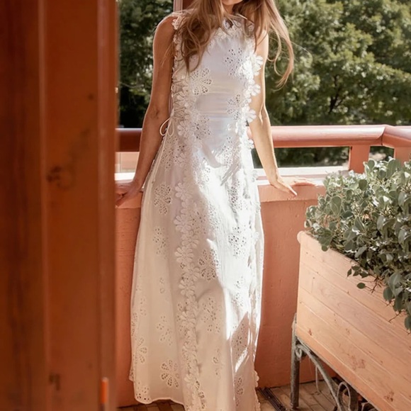 Elegant White Floral Lace Dress - Picture 4 of 5